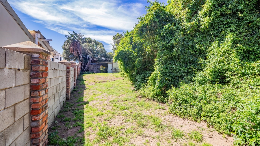 5 Bedroom Property for Sale in Lovemore Park Eastern Cape